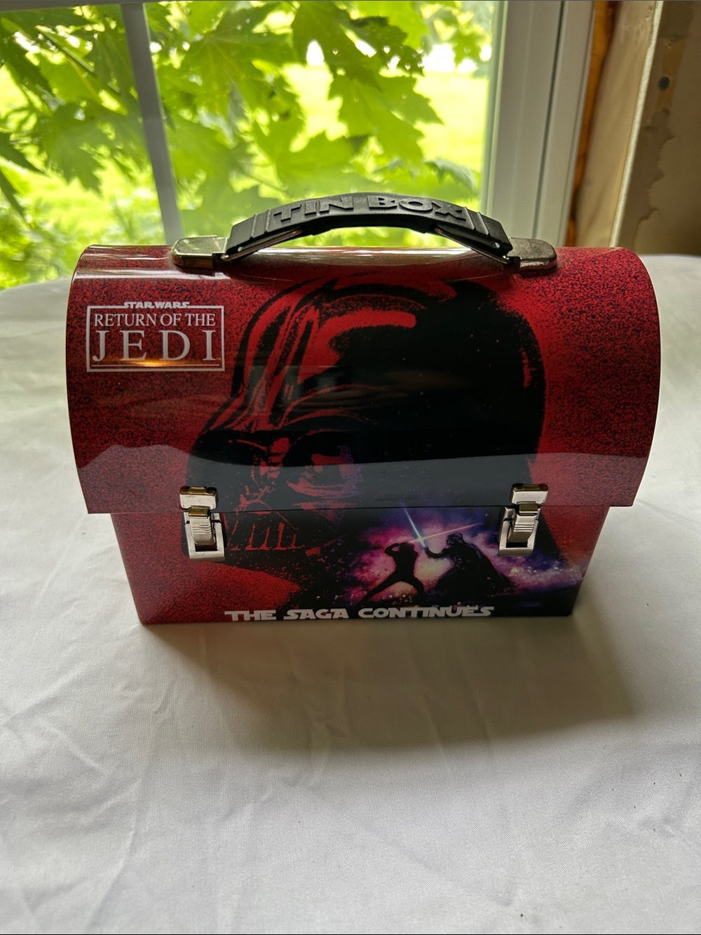 2012 Star Wars Return of the Jedi Red Metal Latch box.